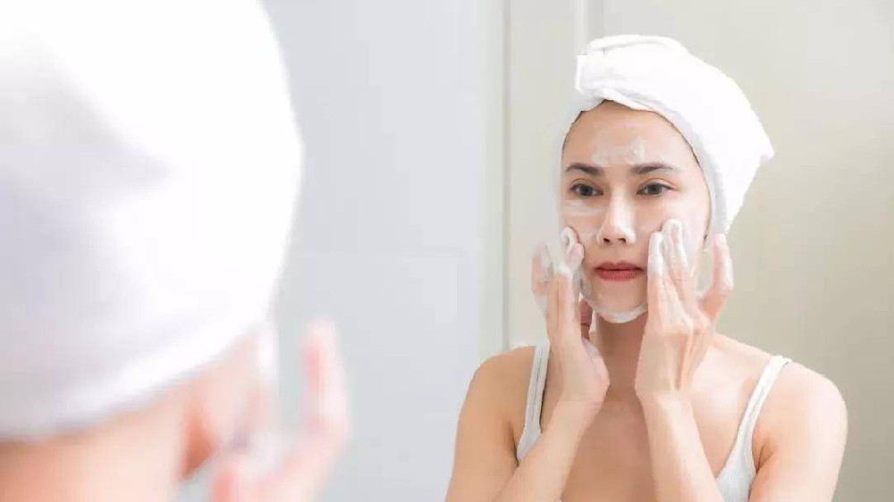 夜間護膚，解鎖肌膚煥新密碼