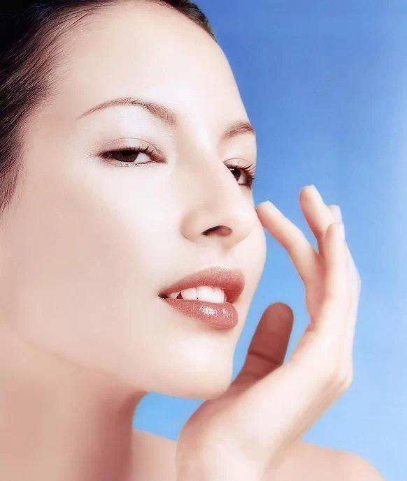 美白季來(lái)了，如何挑選適合自己的美白精華？