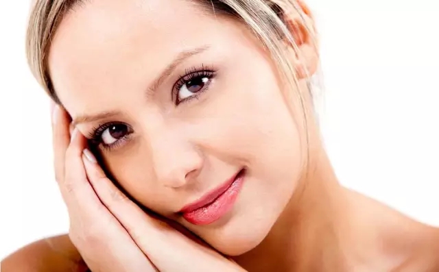 夏天臉部補水的重要性