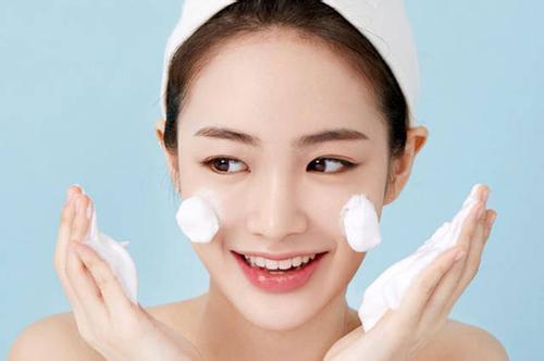 額頭反復爆痘、長閉口？3步科學護理，告別“顆粒感”額頭