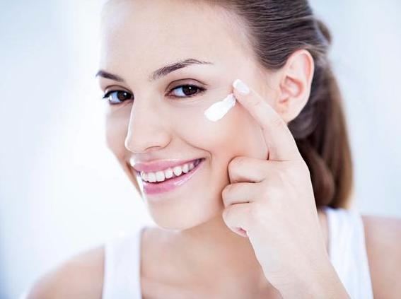 解鎖秋日補水關鍵，告別干燥緊繃