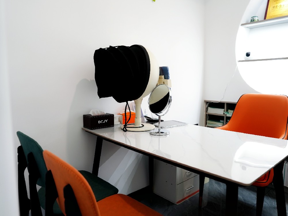 小縣城開美容店：加盟還是自創？