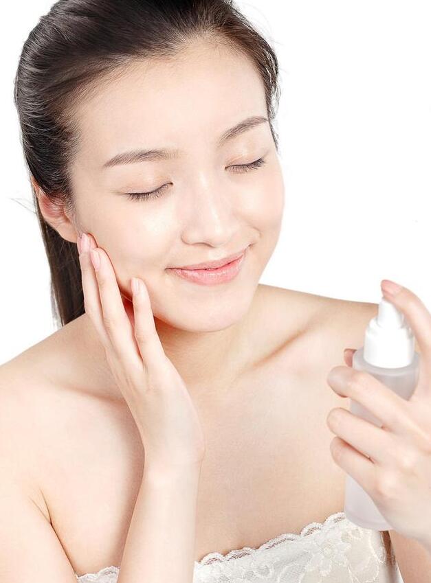 冬季肌膚缺水緊繃？科學(xué)補(bǔ)水攻略，喚醒水潤肌底